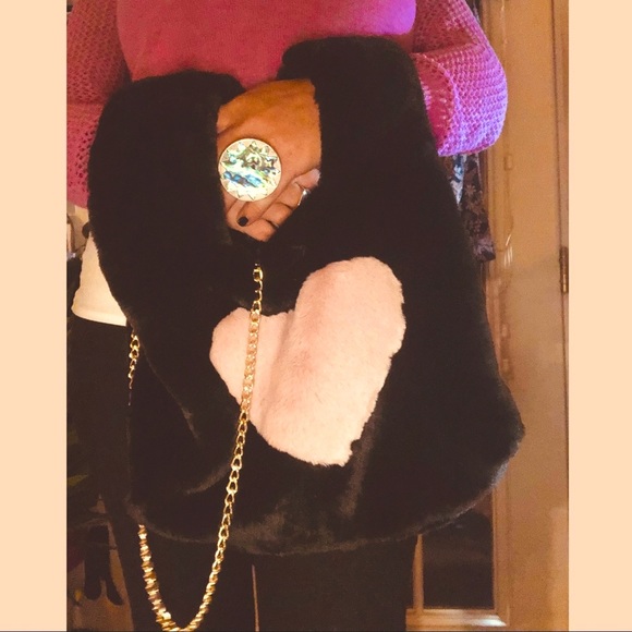 🔥HP🔥Faux Fur Arm Warmer Heart Bag